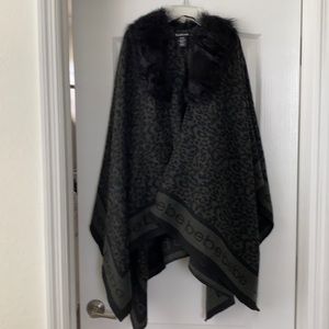 Bebe poncho/shrug